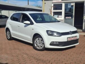 VOLKSWAGEN POLO VIVO 1.4 COMFORTLINE (5DR)
