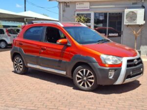 TOYOTA ETIOS CROSS 1.5 Xs 5Dr