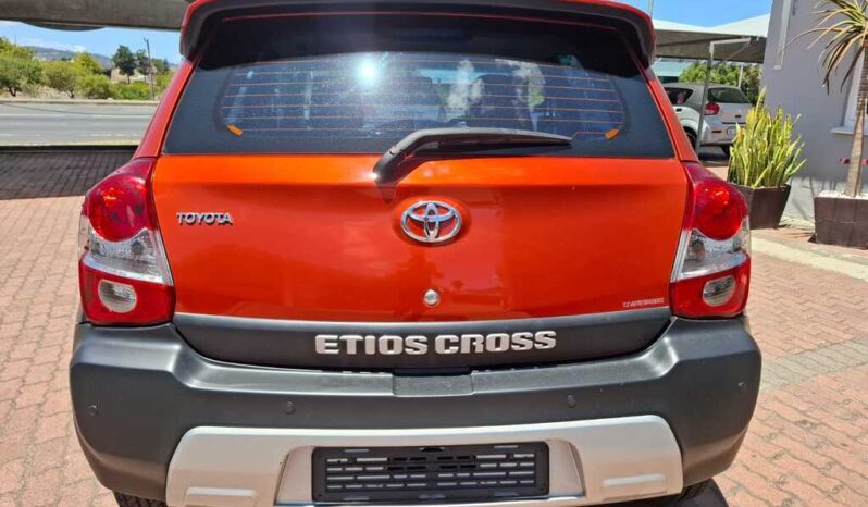 2015 TOYOTA ETIOS CROSS 1.5 Xs 5Dr full