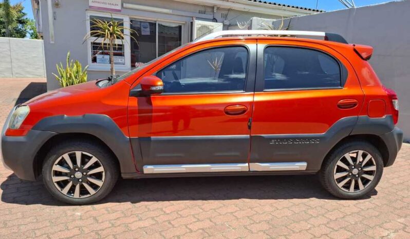 2015 TOYOTA ETIOS CROSS 1.5 Xs 5Dr full