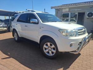 TOYOTA FORTUNER 3.0D-4D 4X4 A/T